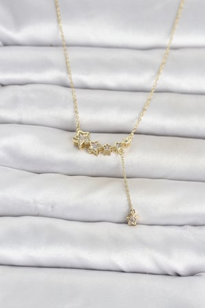 Pirinç Gold Renk Minimal Sallantılı Yıldız Model Kadın Kolye