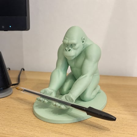 3D Baskı Goril Telefon Tutucu - Kaslı Goril Masaüstü Telefon Standı-Mint