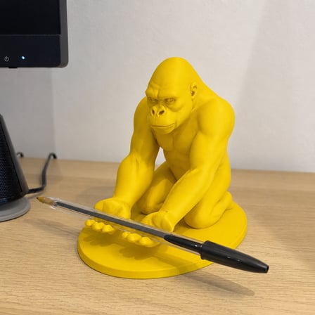 3D Baskı Goril Telefon Tutucu - Kaslı Goril Masaüstü Telefon Standı-Sarı