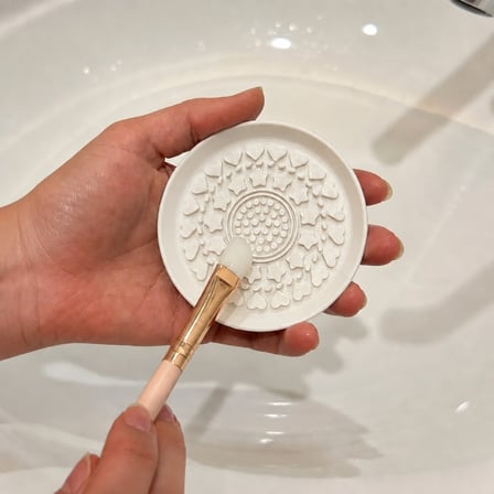 3D Baskı Makyaj Fırçası Temizleme Pedi - Desenli Aparat-Beyaz