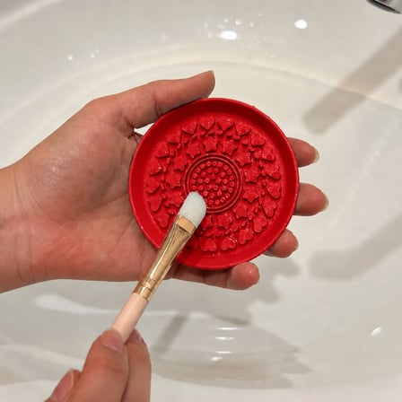3D Baskı Makyaj Fırçası Temizleme Pedi - Desenli Aparat-Kırmızı
