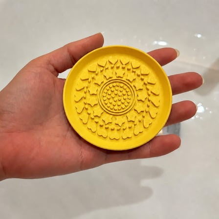 3D Baskı Makyaj Fırçası Temizleme Pedi - Desenli Aparat-Sarı