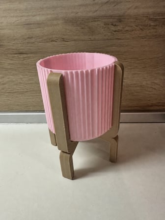 3D Baskı Ayaklı Çizgili Saksı - Bej Standlı Dekoratif Saksı - Pembe