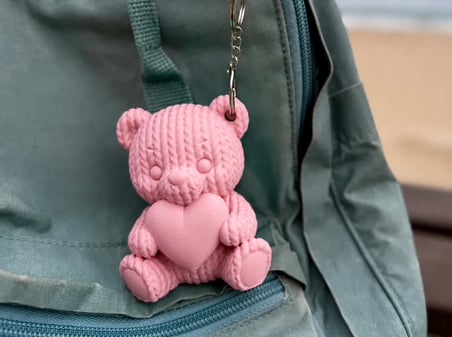 Bezos 3D Baskı Örgü Ayıcık Anahtarlık Kalpli Pembe Çanta Süsü