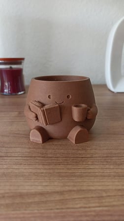 3D Baskı Kitap Okuyan Saksı - Kupa Tutan Sevimli Saksı-Kahverengi