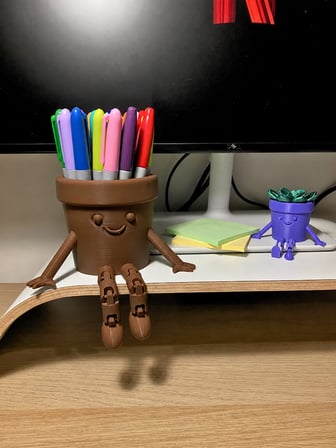 3D Baskı Hareketli Gülen Kalemlik - Eklemli Masaüstü Organizer - Kahverengi