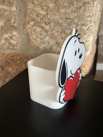 3D Baskı Kalp Tutan Sevimli Köpek Figürlü Kalemlik - Masaüstü Organizer