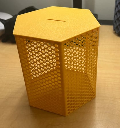 3D Baskı Petek Desenli Altıgen Kumbara Bal Peteği Dokulu Dekoratif Para Biriktirme Kutusu 12x12,5 cm