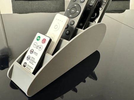3D Baskı Beş Bölmeli Kumanda Standı Modern Masaüstü Kumanda Organizeri Sehpa ve Koltuk Yanı Düzenleyici Gri