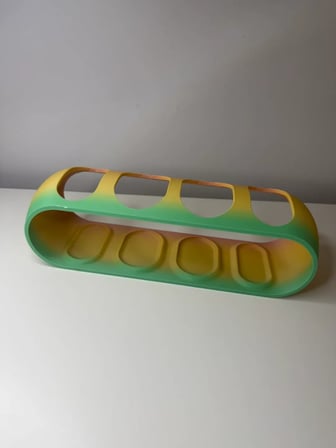 3D Baskı Dört Bölmeli Yatay Kumanda Standı Oval Kumanda Tutucu Sehpa Düzenleyici Renk Geçişli