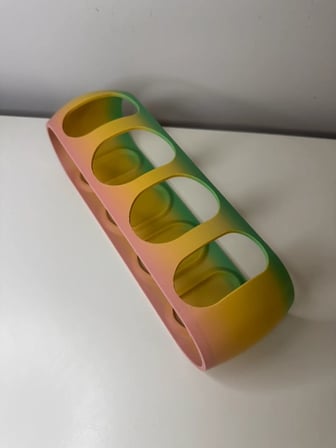 3D Baskı Dört Bölmeli Yatay Kumanda Standı Oval Kumanda Tutucu Sehpa Düzenleyici Renk Geçişli