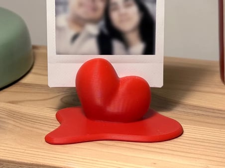 3D Baskı Eriyen Kalp Fotoğraf Tutucu Anlık Fotoğraf Standı Kalp Formlu Masaüstü Fotoğraf Tutacağı Kırmızı