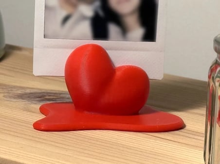 3D Baskı Eriyen Kalp Fotoğraf Tutucu Anlık Fotoğraf Standı Kalp Formlu Masaüstü Fotoğraf Tutacağı Kırmızı