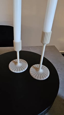 3D Baskı Modern Uzun Mum Tutucu Şamdan Çizgili Başlıklı Konik Mum Şamdanı 23 mm Bej