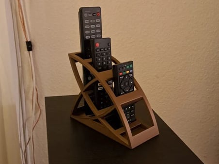 3D Baskı Dört Kumandalık Kavisli Kumanda Standı Modern Yaprak Formlu Kumanda Tutucu Bronz