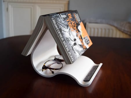 3D Baskı Kavisli Kitap ve Kindle Standı Okuma İstasyonu Dalgalı Kitap Tutucu Okuma Standı Beyaz