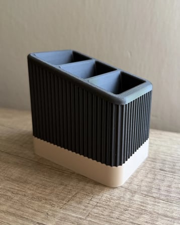 3D Baskı Japandi Çizgili Kumanda Standı Üç Bölmeli Modern Kumanda Düzenleyici Siyah Krem