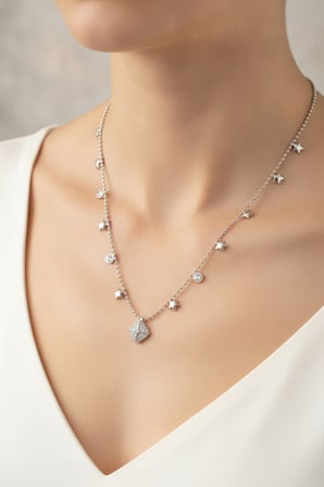 Pirinç Gümüş Renk Zirkon Taşlı Kutup Yıldızı Model Kadın Kolye