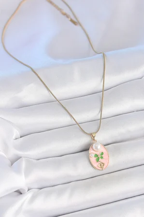316L Çelik Gold Renk Zincir Pembe Mineli Oval İncili Çiçek İşlemeli Portre Mod