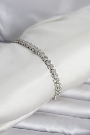 Pirinç Gümüş Renk Kalp Model Sıralı Zirkon Taşlı Kadın Bileklik