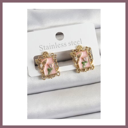 Bezos Pirinç Pembe Mineli Sanatsal Portre Model Gold Renk Kadın Küpe BZSS