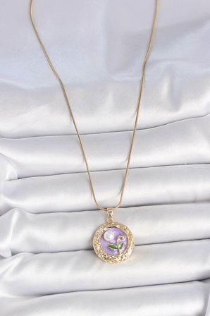 316L Çelik Gold Renk Zincir Mor Çiçek İşlemeli İnci Detay Potre Model Kadın Kolye