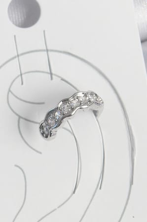 Pirinç Gümüş Renk Zirkon Taşlı Kıkırdak Model Kadın Küpe