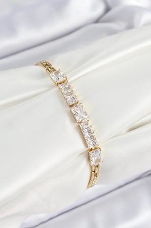 Xuping Pirinç Parçalı Su Yolu Model Gold Renk Kadın Bileklik