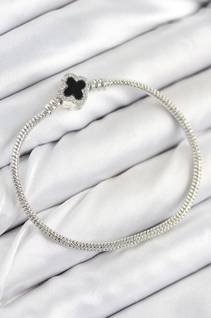 Pirinç Charm Zirkon Taşlı Yonca Model Gümüş Renk Kadın Bileklik