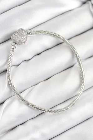 Pirinç Charm Zirkon Taşlı Kalp Model Gümüş Renk Kadın Bileklik