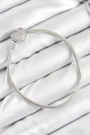 Pirinç Charm Zirkon Taşlı Kalp Model Gümüş Renk Kadın Bileklik