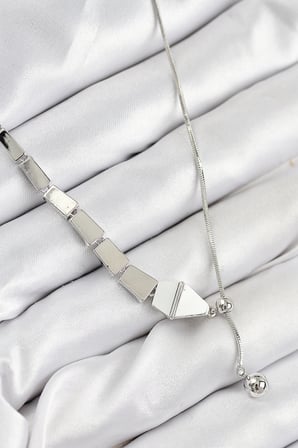 Pirinç Yılan Model Gümüş Renk Asansörlü Kadın Kolye