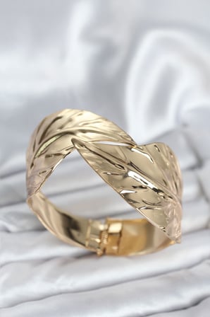 Pirinç Gold Renk Yaprak Model Kadın Bileklik