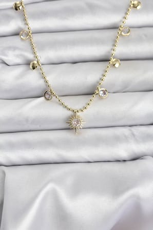 Zirkon Taşlı Kutup Yıldızı Model Pirinç Gold Renk Kadın Kolye