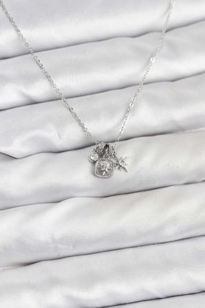 Pirinç Gümüş Renk Minimal Charmlı Kadın Kolye