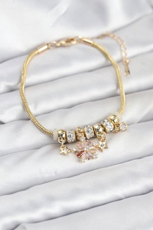 Pirinç Gold Renk Renkli Yıldız Charmlı Kadın Bileklik