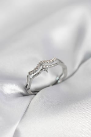 Minimal Yıldız Model Gümüş Renk Zirkon Taşlı Kadın Yüzük