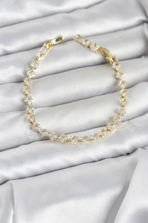 Kare Zirkon Taşlı Gold Renk Pirinç Su Yolu Kadın Bileklik