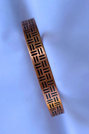 Geometrik Desenli El İşçiliği ile Üretilmiş Unisex Bakır Bileklik