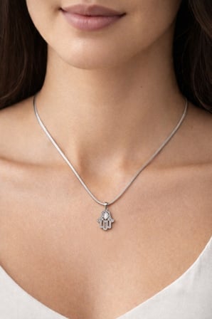 Zirkon Taşlı Hamsa Fatma Eli Çelik Kolye MODEL 1 – Kararmaz, Alerji Yapmaz Zarif Kadın Kolyesi
