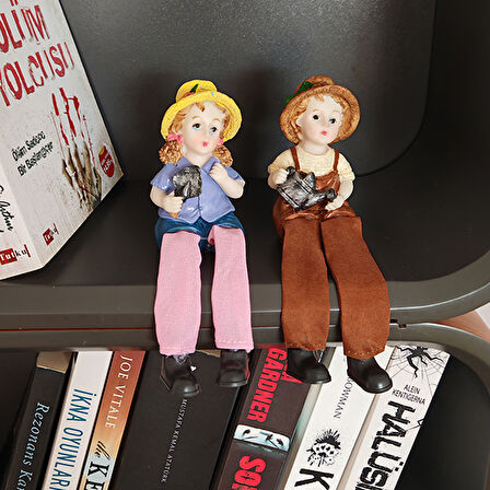 Sallanan Ayaklı Kürek Taşıyan ve Sulama Kabı Tutan Çocuk Biblosu