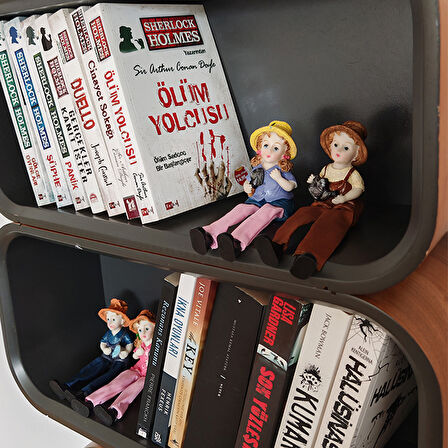 Sallanan Ayaklı Kürek Taşıyan ve Sulama Kabı Tutan Çocuk Biblosu