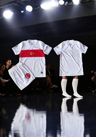  Çocuk Milli Takım Türkiye Forması Şortu ve Çorapları 3 lü Set