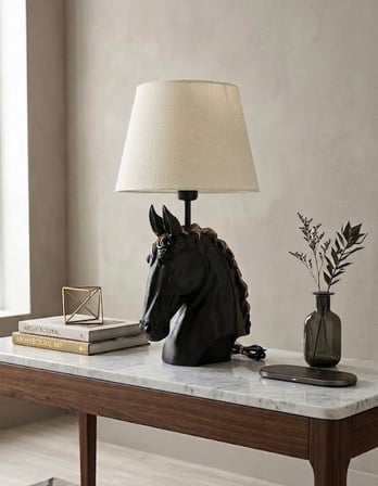 Modern At Abajur Siyah Gold Büst Abajur  Heykel  –  Beyaz Şapka Dekoratif Masa Lambası, Şık Salon & Yatak Odası Aydınlatma 