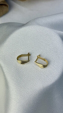 J Model Altın Küpe