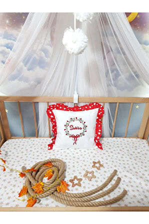Nakışlı Kırlent Bebek İsimli 40x40 Cm İçi Dolgulu Fırfırlı Kırlent