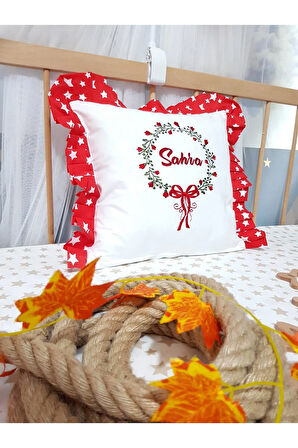 Nakışlı Kırlent Bebek İsimli 40x40 Cm İçi Dolgulu Fırfırlı Kırlent