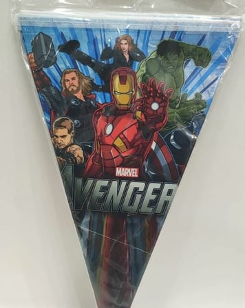 Özel Üretim Hediyelik Renkli Erkek Çocuk AVENGERS ÜÇGEN FLAMA