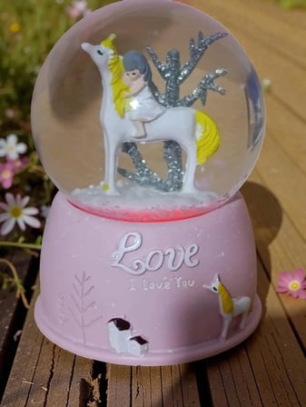 Unicorn  pilli Işıklı Müzikli Sulu polyester 10 cm *6,5 cm Kar Küresi (dilediğiniz notu hediye paketi üzerine yazılı şeklinde gönderim yapılmaktadır)