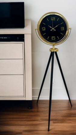 Gold Dekoratif Tasarım Tripod Ayaklı Saat iegxx